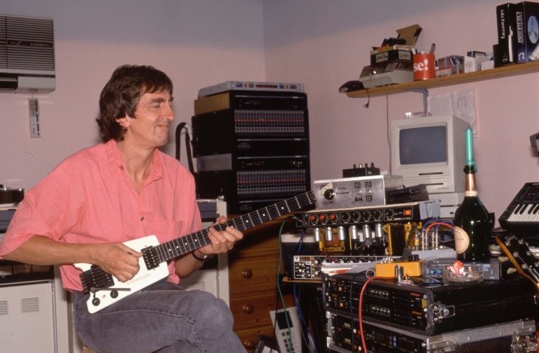 Allan Holdsworth – Level42.com